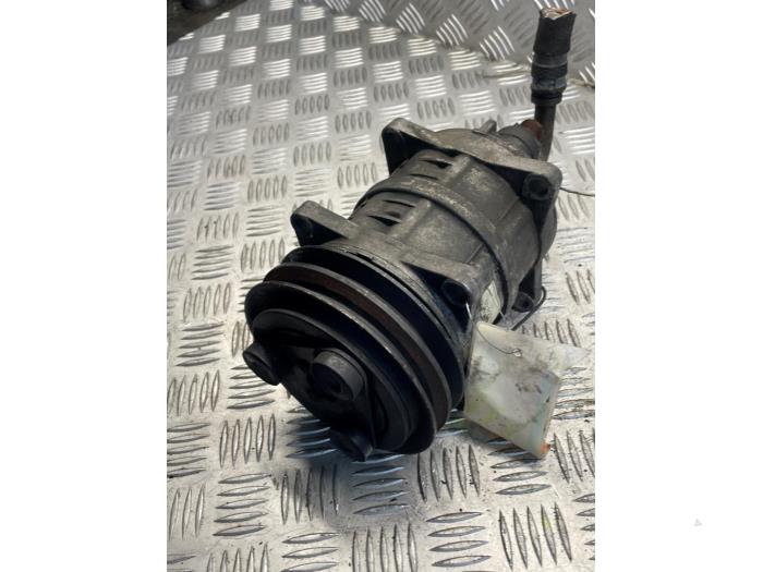 Usagé Pompe clim Mercedes Sprinter 2t (901/902) 211 CDI 16V Prix € 50,00 Règlement à la marge proposé par EU Engines & Parts BV
