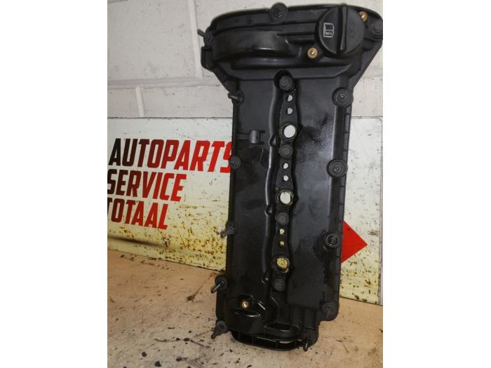 Usagé Couvercle soupapes Jeep Grand Cherokee (WK/WK2) 3.0 CRD V6 24V Prix € 50,00 Règlement à la marge proposé par EU Engines & Parts BV