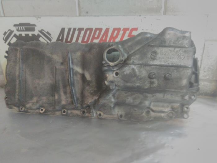 Usagé Couvercle carter BMW 7 serie (F01/02/03/04) 730d 24V Prix € 250,00 Règlement à la marge proposé par EU Engines & Parts BV