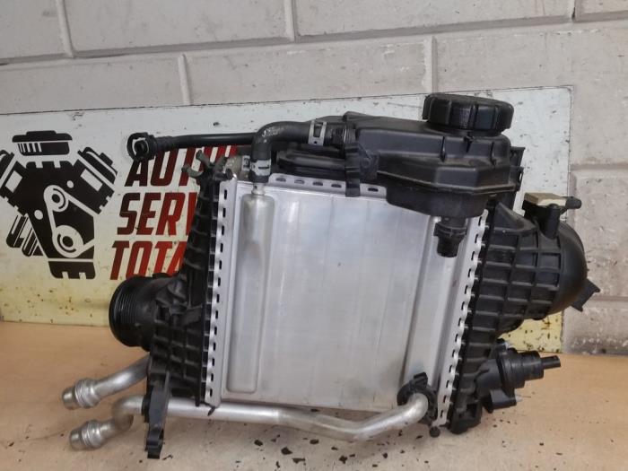 Usagé Intercooler Mercedes A Limousine (177.1) 2.0 A-250 Turbo 16V Prix € 225,00 Règlement à la marge proposé par EU Engines & Parts BV