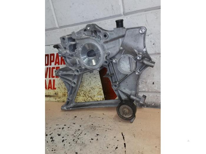 Usagé Support dynamo haut Mercedes Vito (639.6) 2.2 113 CDI 16V 4x4 Euro 5 Prix € 65,00 Règlement à la marge proposé par EU Engines & Parts BV