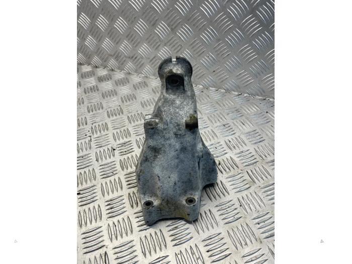 Used Engine mount Mercedes Sprinter 3,5t (906.63) 316 CDI 16V Price € 25,00 Margin scheme offered by EU Engines & Parts BV