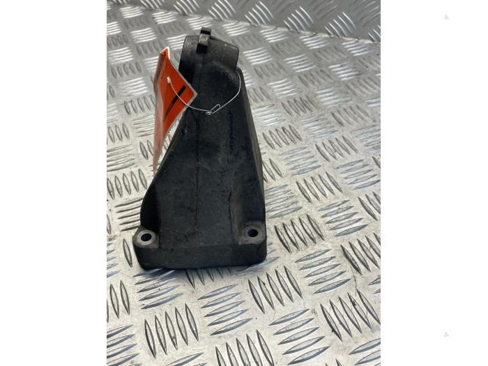 Usagé Support moteur Mercedes Sprinter 3,5t (906.63) 218 CDI 24V Prix € 25,00 Règlement à la marge proposé par EU Engines & Parts BV