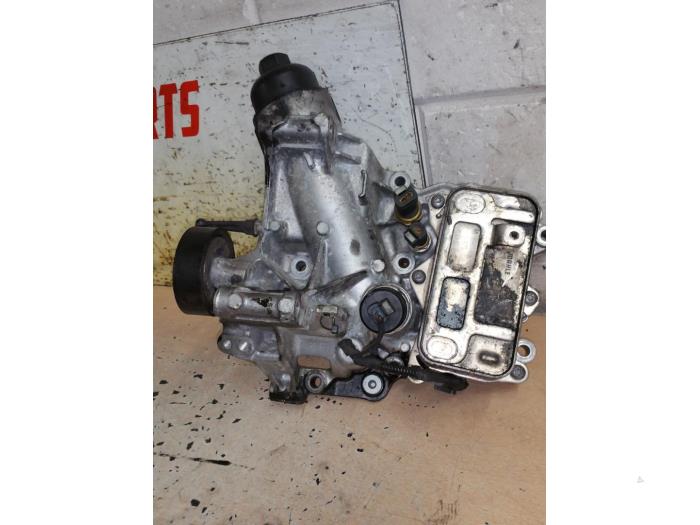 Gebrauchte Ölfilterhalter Mercedes E (W213) E-220d 2.0 Turbo 16V 4-Matic Preis € 100,00 Margenregelung angeboten von EU Engines & Parts BV