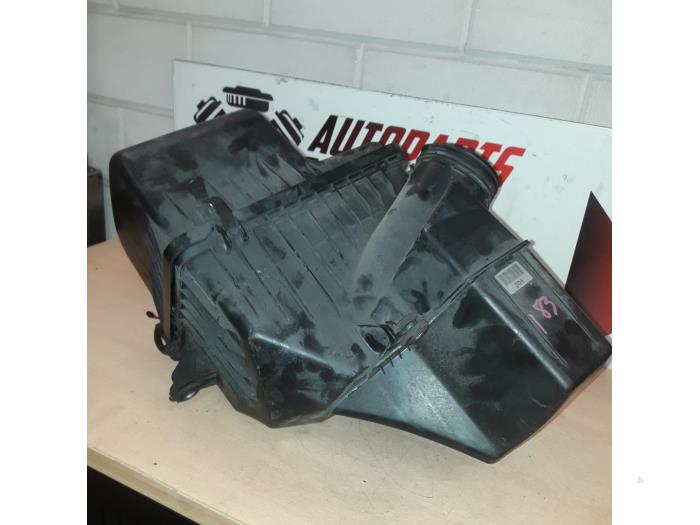 Begagnade Luftfilterhus Hyundai H-300 2.5 CRDi Pris € 40,00 Marginaltabell erbjuds av EU Engines & Parts BV