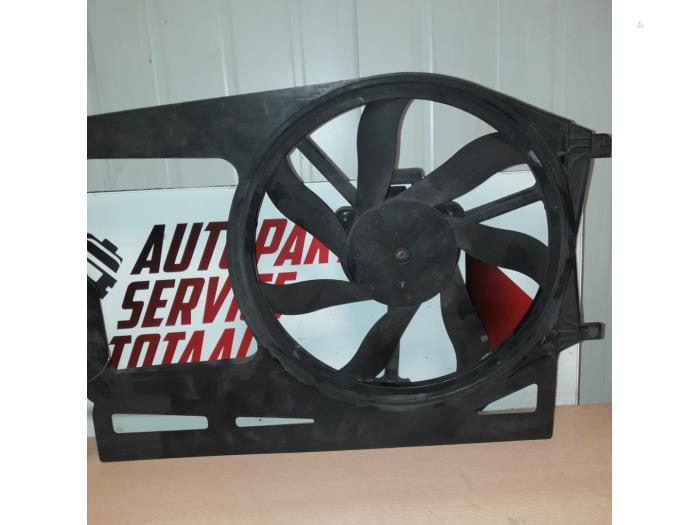 Używane Wentylator BMW Mini (R50/53) 1.6 16V Cooper Cena € 40,00 Procedura marży oferowane przez EU Engines & Parts BV