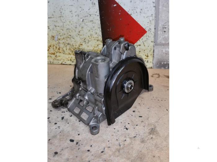 Begagnade Oljepump BMW 3 serie (F30) 330d 3.0 24V Pris € 100,00 Marginaltabell erbjuds av EU Engines & Parts BV