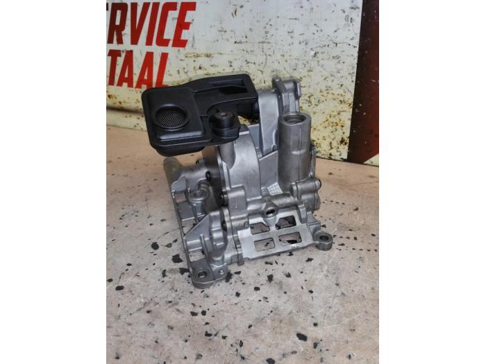 Gebrauchte Ölpumpe BMW X5 (F15) xDrive 35d 3.0 24V Preis € 100,00 Margenregelung angeboten von EU Engines & Parts BV