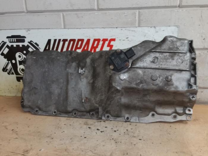 Gebrauchte Ölwanne BMW 7 serie (F01/02/03/04) 740d 24V Preis € 250,00 Margenregelung angeboten von EU Engines & Parts BV