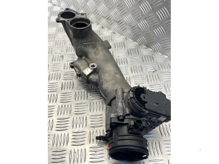 Gebrauchte Einlassventil Mercedes Vito (639.7) 3.0 122 CDI V6 24V Preis € 100,00 Margenregelung angeboten von EU Engines & Parts BV