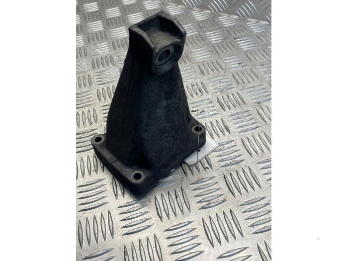 Used Engine mount Mercedes Sprinter 4t (904) 412D Price € 20,00 Margin scheme offered by EU Engines & Parts BV