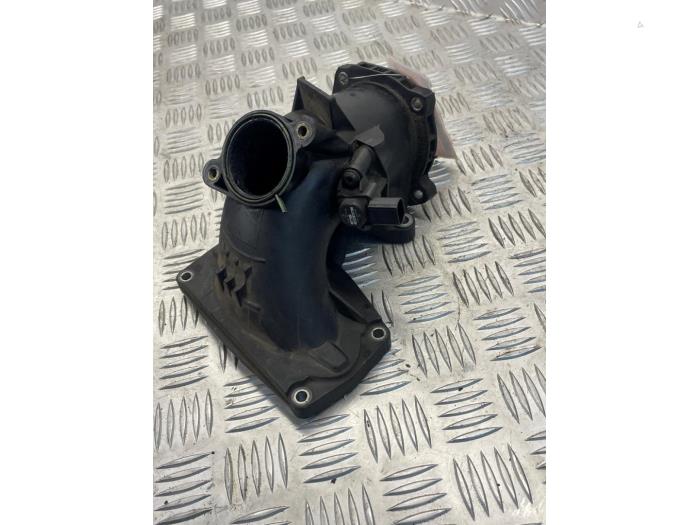 Begagnade Luftintagsslang Mercedes E (W212) E-250 CDI 16V BlueTec Pris € 25,00 Marginaltabell erbjuds av EU Engines & Parts BV