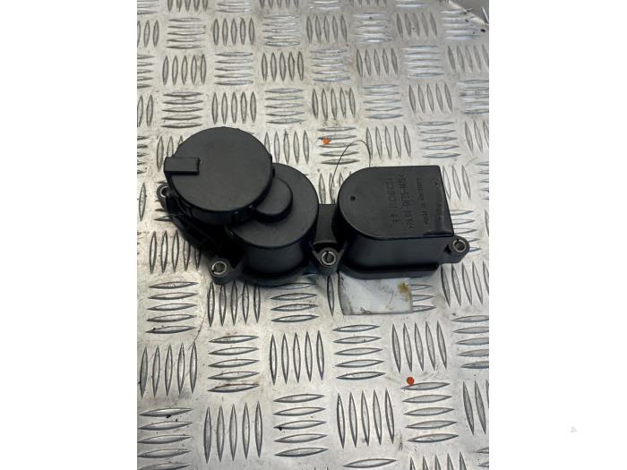 Usagé Ventilation carter Mercedes Sprinter 3,5t (906.63) 215 CDI 16V Prix € 25,00 Règlement à la marge proposé par EU Engines & Parts BV