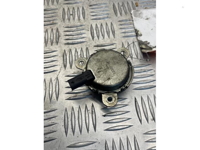 Begagnade Kamaxelsensor Ford EcoSport (JK8) 1.0 EcoBoost 12V 125 Pris € 20,00 Marginaltabell erbjuds av EU Engines & Parts BV