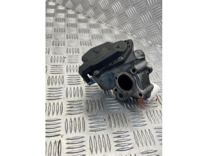 Usagé Boîtier accélérateur Mercedes C Estate (S205) C-220 CDI 2.2 16V BlueTEC Prix € 75,00 Règlement à la marge proposé par EU Engines & Parts BV