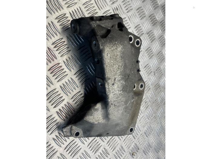 Engine mount Mercedes Vito (447.6), 2014 1.6 109 CDI 16V, Delivery, Diesel, 1.598cc, 65kW (88pk), FWD, OM622951; R9M503, 2014-10, 447.601; 447.603; 447.605 (Used)