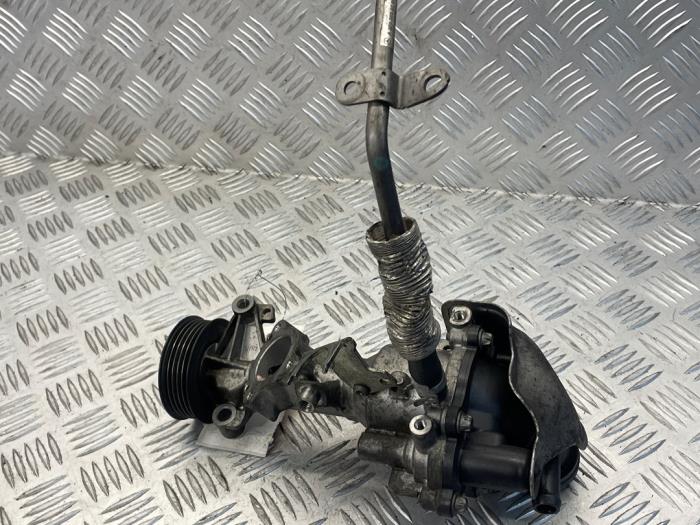 Używane Pompa wodna Mercedes A (W176) 1.6 A-180 16V Cena € 75,00 Procedura marży oferowane przez EU Engines & Parts BV