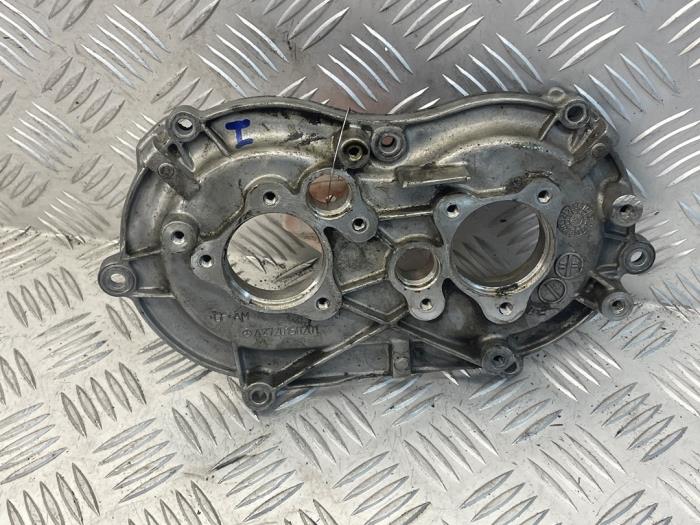 Usagé Couvercle de distribution Mercedes E (C207) E-350 CGI V6 24V Prix € 35,00 Règlement à la marge proposé par EU Engines & Parts BV