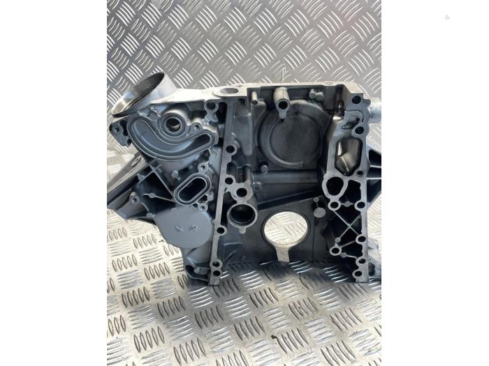 Usagé Couvercle de distribution Mercedes Sprinter 3t (903) 311 CDI 16V Prix € 65,00 Règlement à la marge proposé par EU Engines & Parts BV