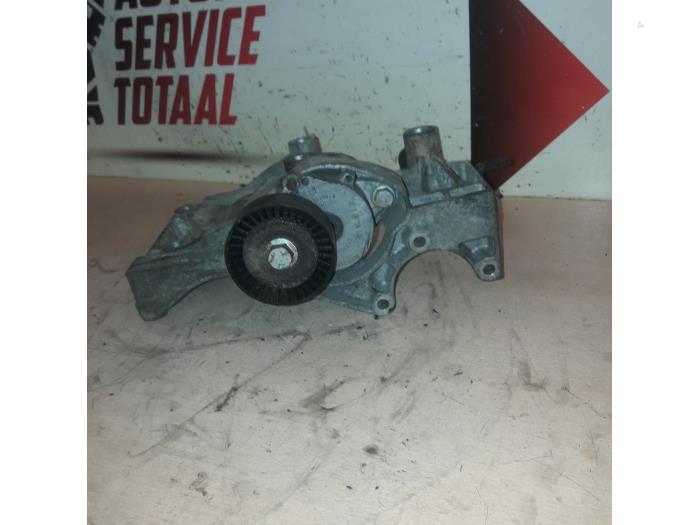 Used Alternator lower bracket Opel Insignia Sports Tourer 2.0 CDTI 16V 130 ecoFLEX Price € 40,00 Margin scheme offered by EU Engines & Parts BV