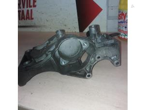 Support dynamo bas d'un Opel Insignia 2.0 CDTI 16V 130 Ecotec 2014