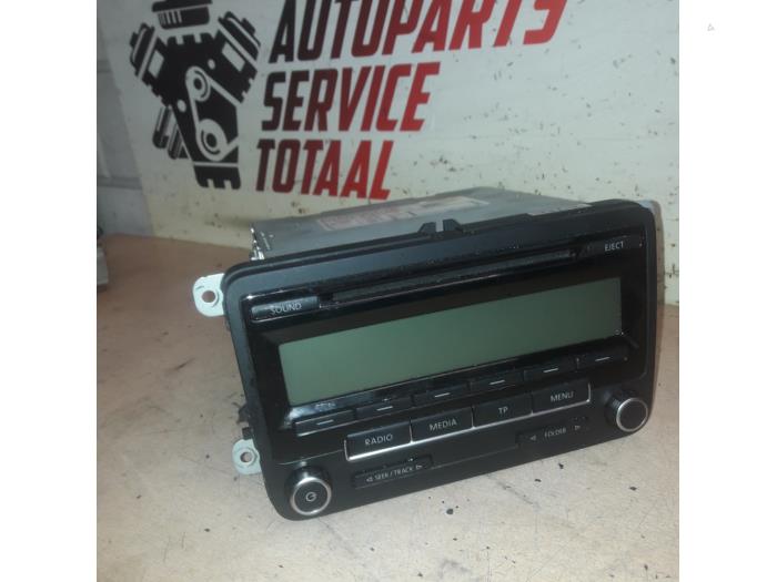 Używane Radio Volkswagen Polo V (6R) 1.6 TDI 16V 75 Cena € 75,00 Procedura marży oferowane przez EU Engines & Parts BV