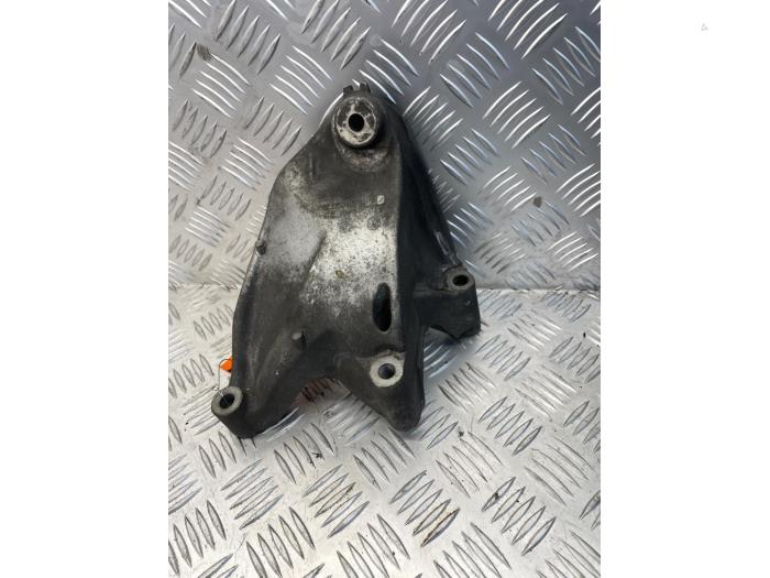 Used Engine mount Volkswagen Crafter 2.0 BiTDI Price € 45,00 Margin scheme offered by EU Engines & Parts BV