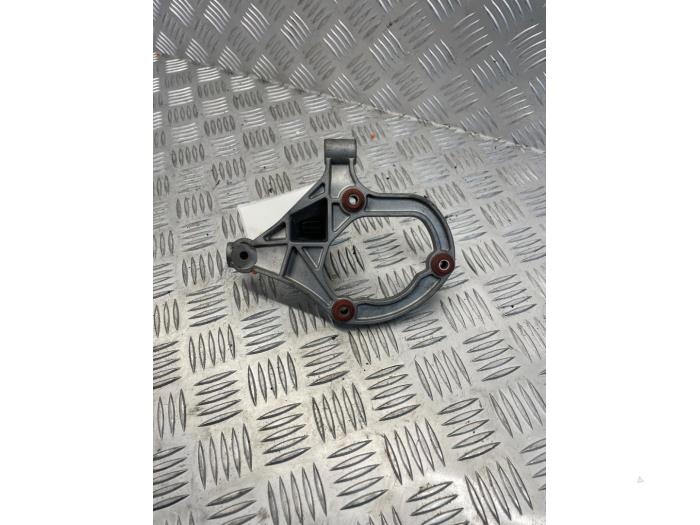 Usagé Divers Mercedes E (C207) E-200 CGI 16V BlueEfficiency Prix € 25,00 Règlement à la marge proposé par EU Engines & Parts BV