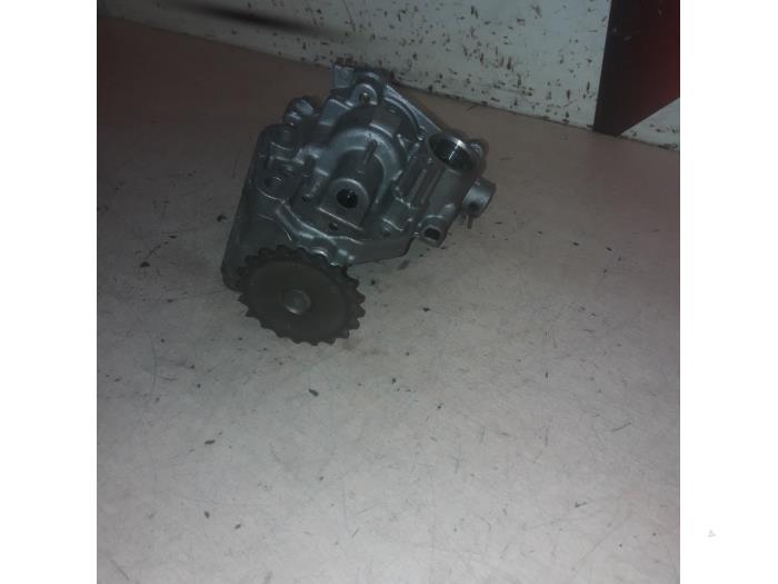 Gebrauchte Ölpumpe Renault Master III (FV) 2.3 dCi 125 16V RWD Preis € 50,00 Margenregelung angeboten von EU Engines & Parts BV