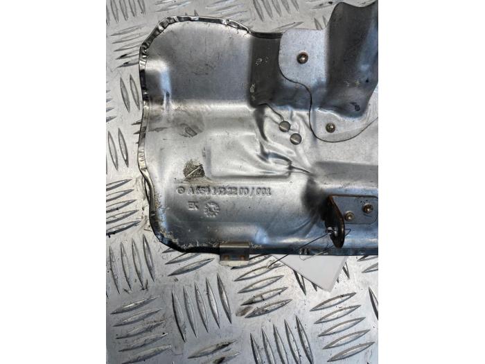 Begagnade Värmesköld Mercedes Vito (447.6) 2.0 116 CDI 16V Pris € 45,00 Marginaltabell erbjuds av EU Engines & Parts BV