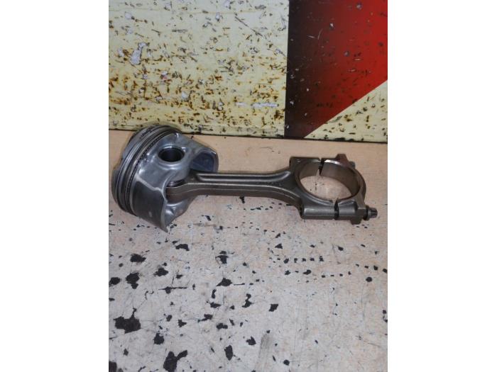 Usagé Piston Ford Focus 3 Wagon 1.6 SCTi 16V Prix € 95,00 Règlement à la marge proposé par EU Engines & Parts BV