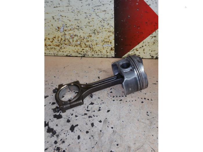 Usagé Piston Ford Focus 3 Wagon 1.6 SCTi 16V Prix € 95,00 Règlement à la marge proposé par EU Engines & Parts BV