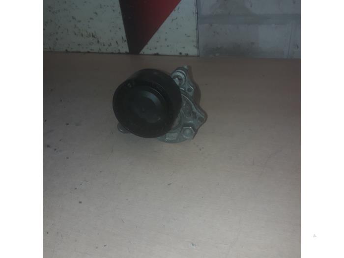 Usados Rodillo tensor correa múltiple Renault Trafic (1FL/2FL/3FL/4FL) 1.6 dCi 115 Precio € 35,00 Norma de margen ofrecido por EU Engines & Parts BV