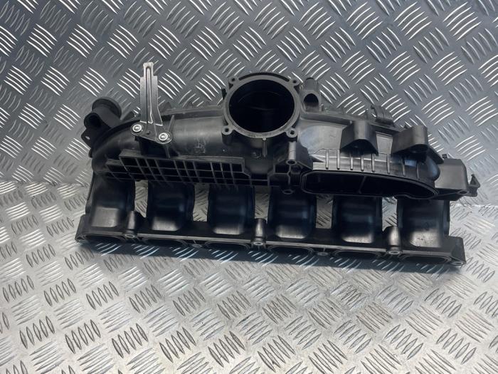 Używane Kolektor dolotowy BMW X5 (F15) xDrive 35i 3.0 Cena € 95,00 Procedura marży oferowane przez EU Engines & Parts BV