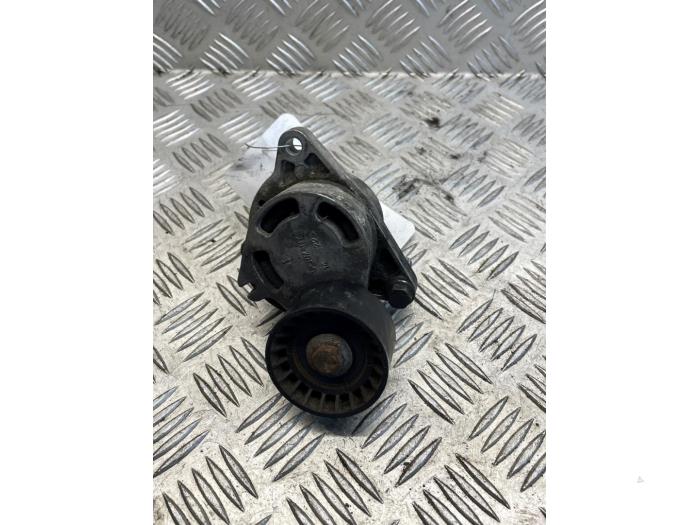 Usados Rodillo tensor correa múltiple Renault Master II (ED/HD/UD) 2.5 dCi 16V 100 Precio € 20,00 Norma de margen ofrecido por EU Engines & Parts BV