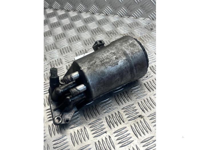 Gebrauchte Ölfiltergehäuse Renault Trafic New (FL) 2.5 dCi 16V 135 Preis € 40,00 Margenregelung angeboten von EU Engines & Parts BV