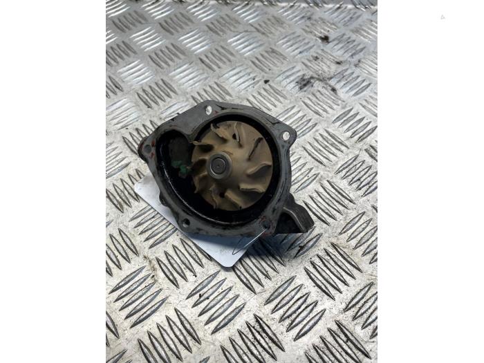 Używane Pompa wodna Renault Master II (FD/HD) 2.5 dCi 150 FAP Cena € 20,00 Procedura marży oferowane przez EU Engines & Parts BV