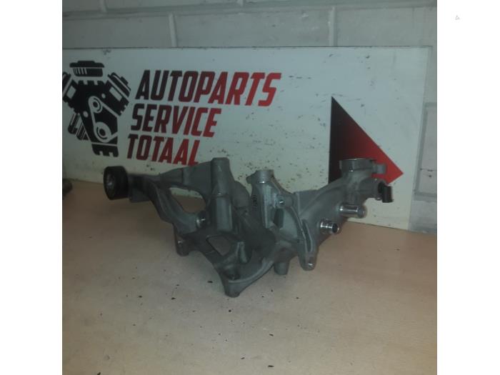 Support dynamo bas d'un Mercedes-Benz A (W176) 2.2 A-200 CDI, A-200d 16V 2015