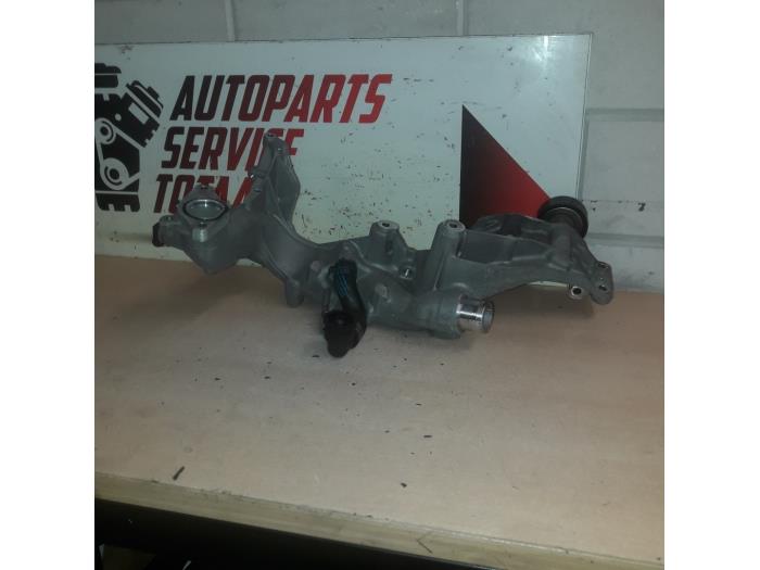 Support dynamo bas d'un Mercedes-Benz A (W176) 2.2 A-200 CDI, A-200d 16V 2015