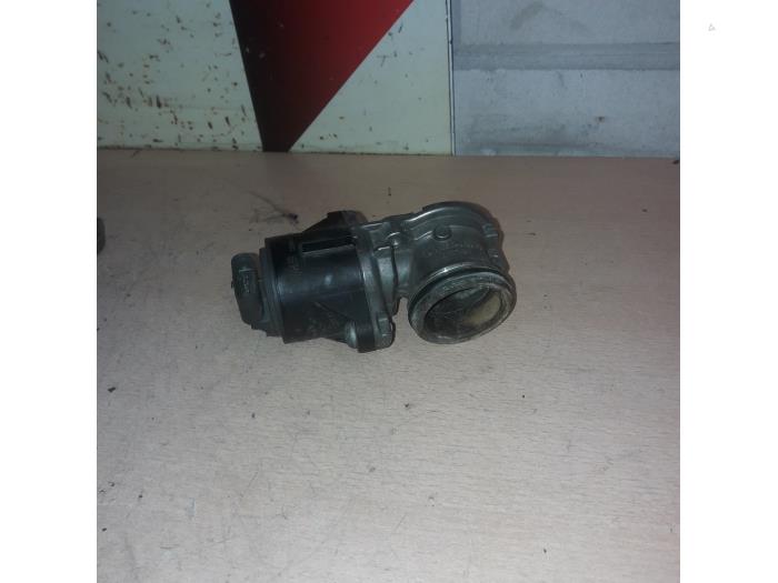 Używane Zawór EGR Mercedes A (W176) 2.2 A-200 CDI, A-200d 16V Cena € 50,00 Procedura marży oferowane przez EU Engines & Parts BV