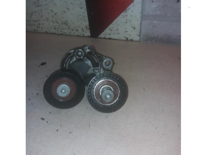 Usados Rodillo tensor correa múltiple BMW 3 serie (F30) 320d 2.0 16V Precio € 35,00 Norma de margen ofrecido por EU Engines & Parts BV