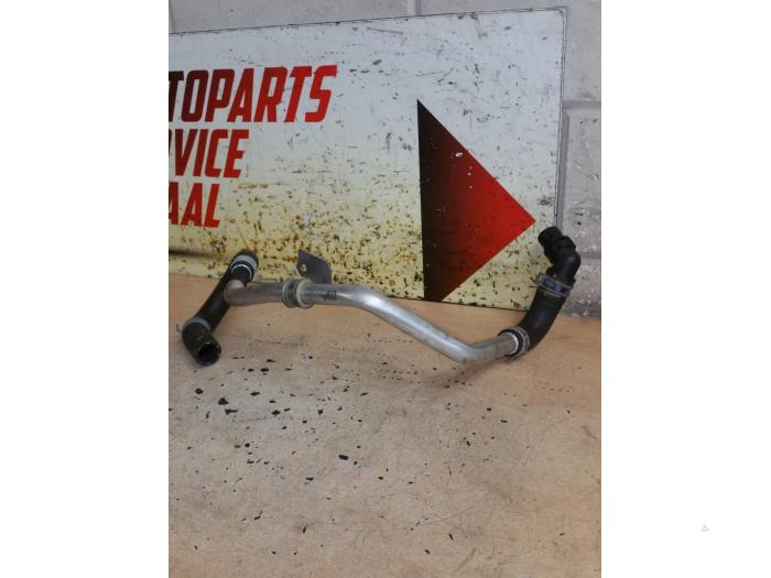 Begagnade Vattenrör Mercedes A (W176) 1.6 A-160 16V Pris € 45,00 Marginaltabell erbjuds av EU Engines & Parts BV