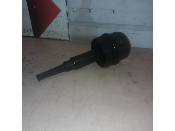 Gebrauchte Ölfilter Deckel Mercedes Sprinter 2t (901/902) 208 CDI 16V Preis € 25,00 Margenregelung angeboten von EU Engines & Parts BV