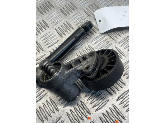 Usados Rodillo tensor correa múltiple Mercedes E (W210) 3.0 E-300D Turbo 24V Precio € 15,00 Norma de margen ofrecido por EU Engines & Parts BV