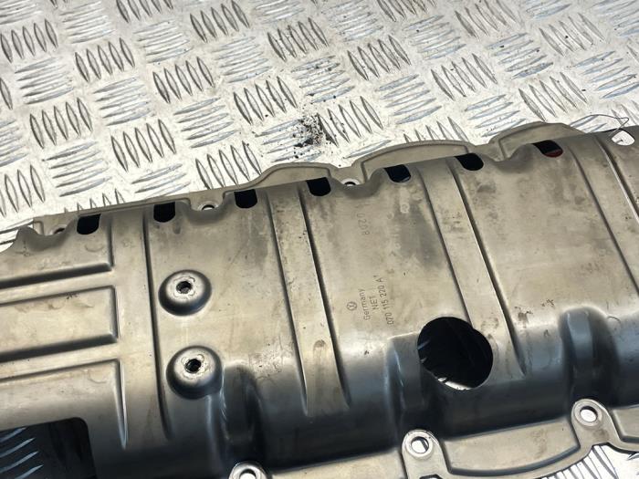 Usagé Ventilation carter Volkswagen Transporter T5 2.5 TDi Prix € 35,00 Règlement à la marge proposé par EU Engines & Parts BV