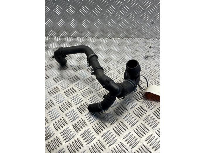 Gebrauchte Wasserschlauch Anschluss Mercedes C (W204) 1.6 C-180K 16V BlueEfficiency Preis € 30,00 Margenregelung angeboten von EU Engines & Parts BV