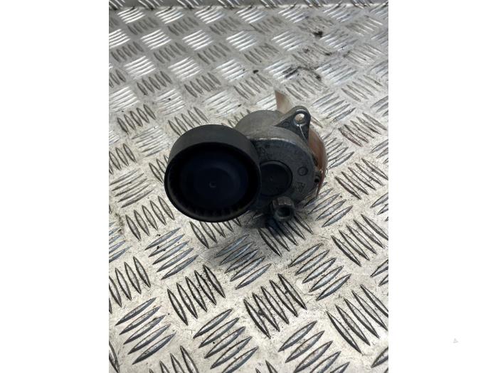 Usados Rodillo tensor correa múltiple Mercedes E (W212) E-200 CDI 16V BlueEfficiency,BlueTEC Precio € 25,00 Norma de margen ofrecido por EU Engines & Parts BV