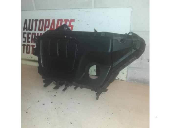 Gebrauchte Abdeckblech Motor Opel Vivaro B Combi 1.6 CDTI 115 Preis € 30,00 Margenregelung angeboten von EU Engines & Parts BV