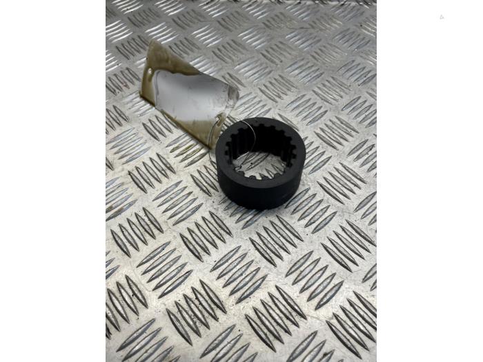 Gebrauchte Multiriemen Volkswagen Transporter/Caravelle T5 2.5 TDi Preis € 15,00 Margenregelung angeboten von EU Engines & Parts BV