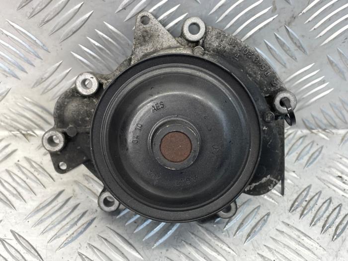 Usagé Pompe à eau Mercedes Vito (639.6) 3.0 122 CDI V6 24V Prix € 35,00 Règlement à la marge proposé par EU Engines & Parts BV